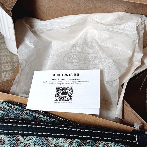 NWT Coach Green Monogram Leather wristlet - Picture 11 of 12